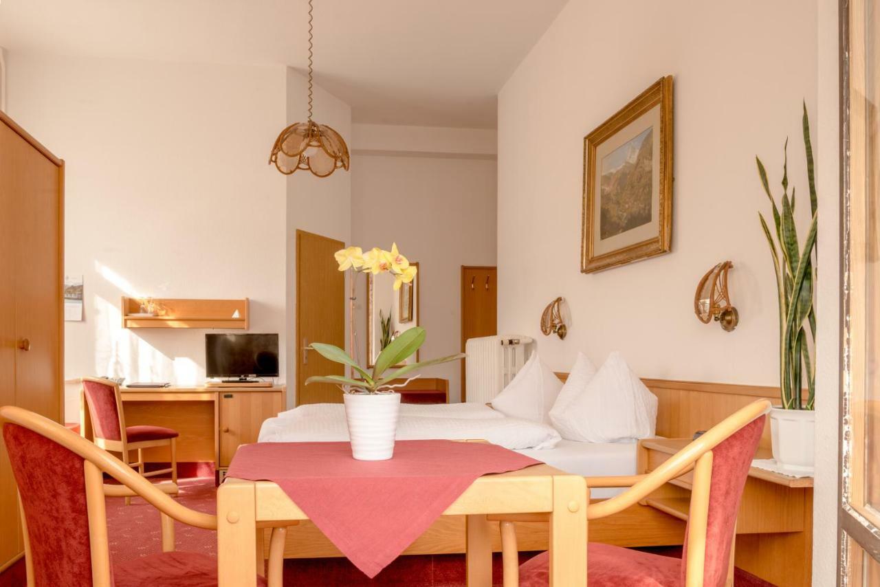 Hotel-Pension Heimburg バート・エルスター エクステリア 写真