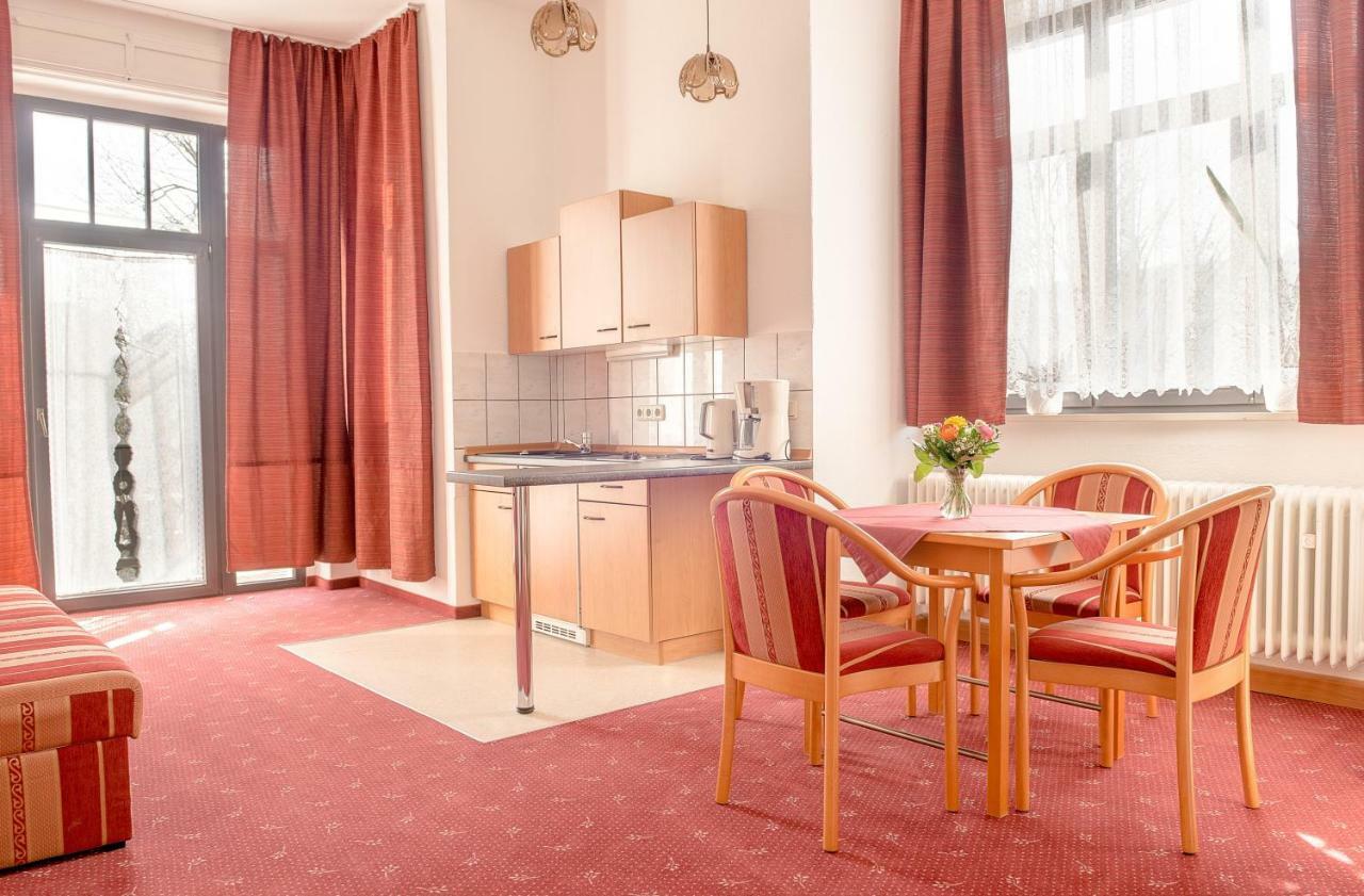 Hotel-Pension Heimburg バート・エルスター エクステリア 写真