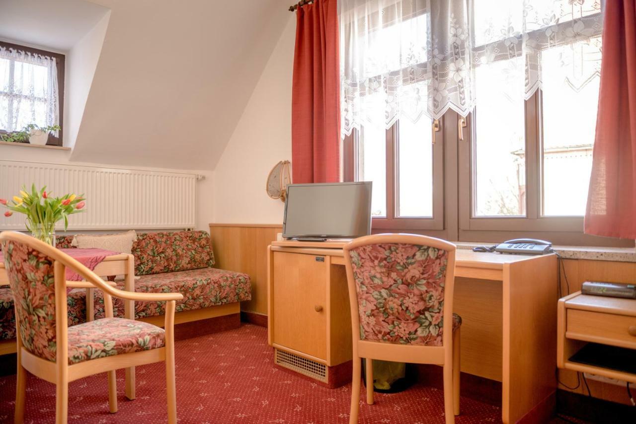 Hotel-Pension Heimburg バート・エルスター エクステリア 写真