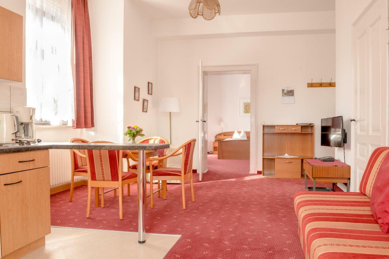 Hotel-Pension Heimburg バート・エルスター エクステリア 写真
