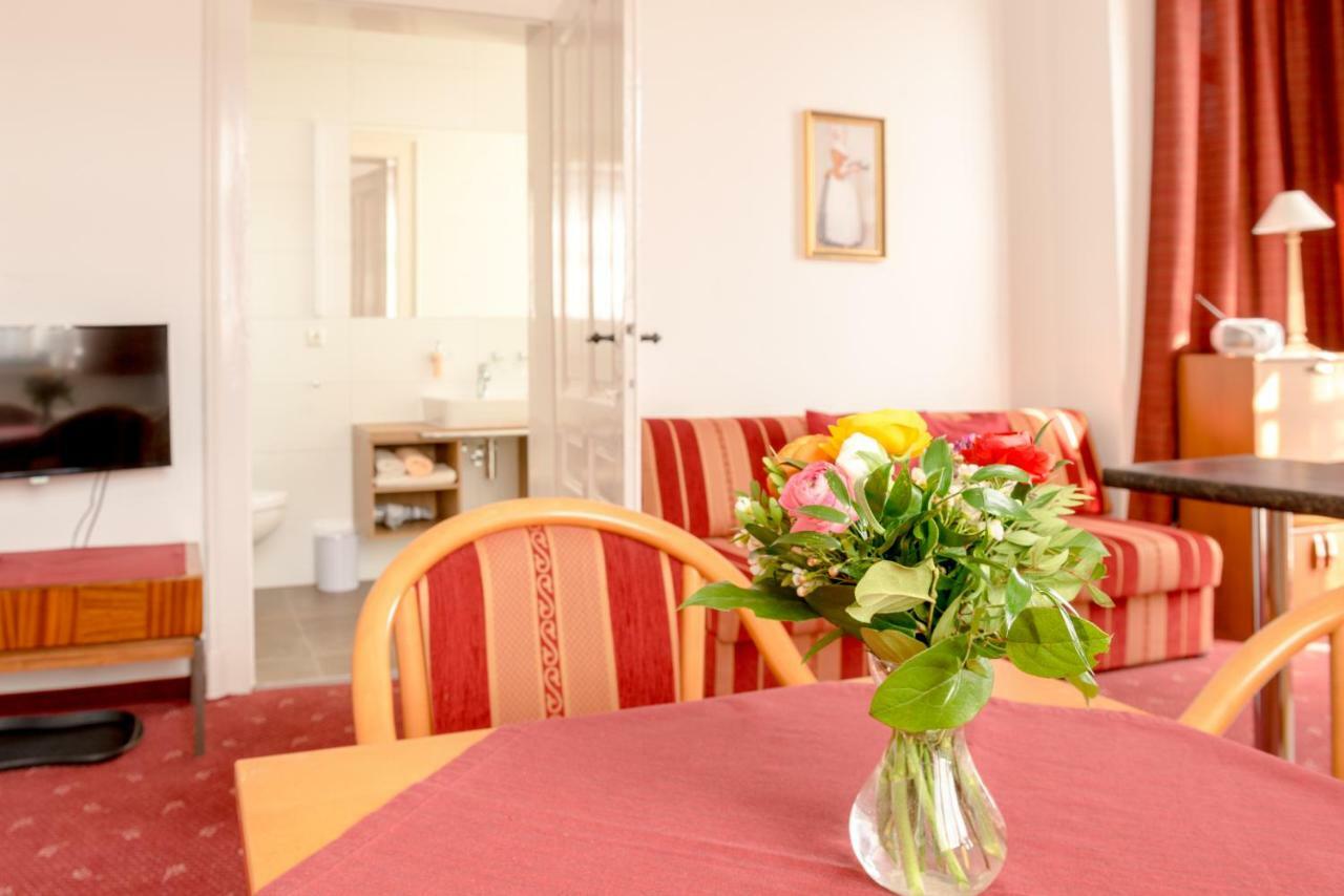 Hotel-Pension Heimburg バート・エルスター エクステリア 写真